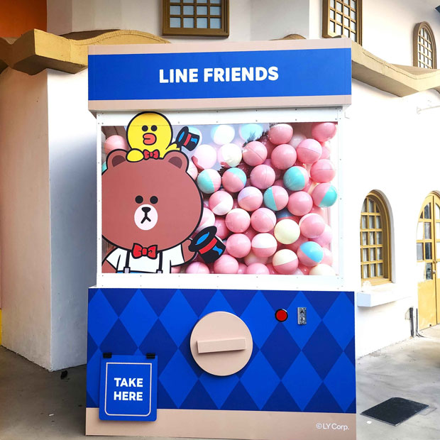 麗寶樂園line巨型扭蛋機