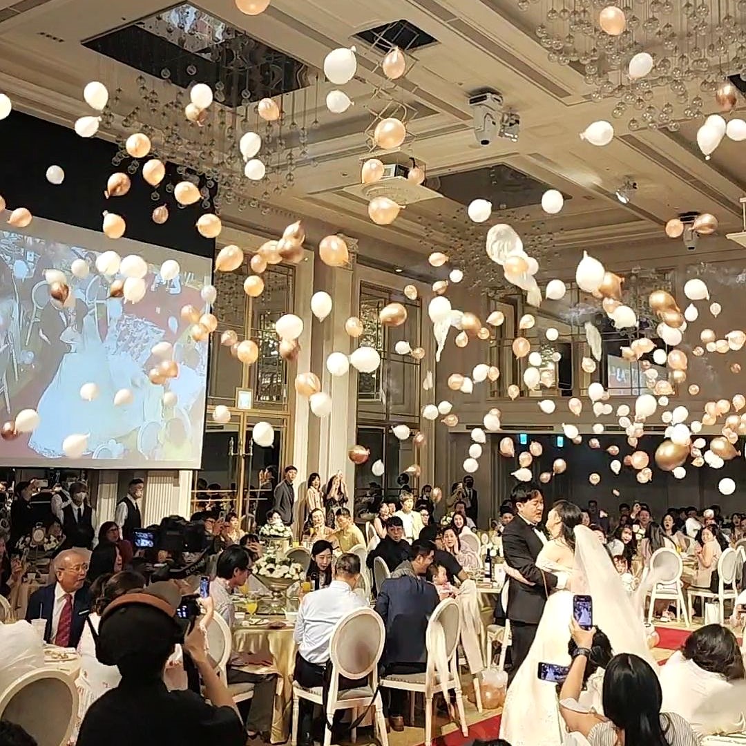 300顆浪漫氣球從天而降